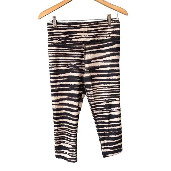 Nike One Legend Stripe Capri Leggings Black White Zebra Women's Medium - Picture 2 of 11